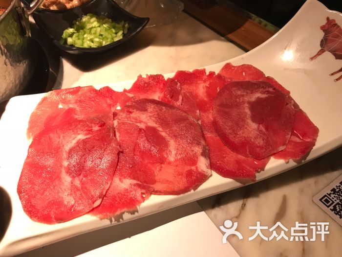 左庭右院鲜牛肉火锅(德基广场店)牛舌图片 第6张