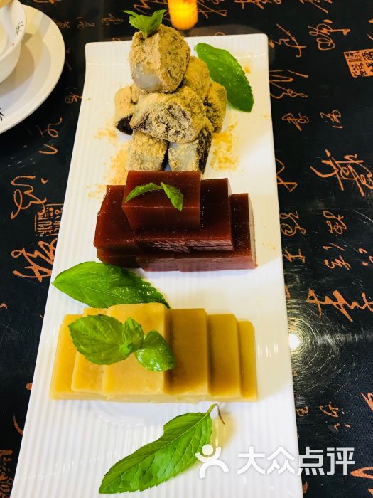 京王府北京烤鸭-老北京小吃拼盘图片-青岛美食-大众