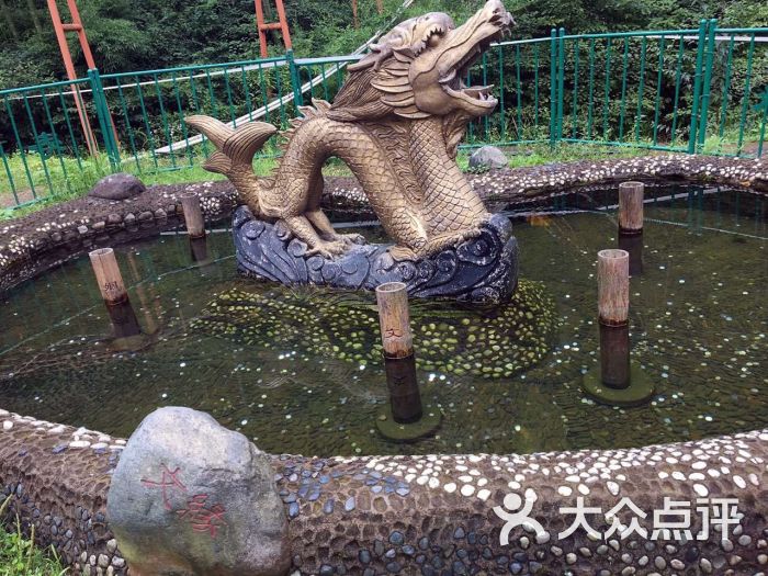 中国大竹海景区许愿池图片 第4张