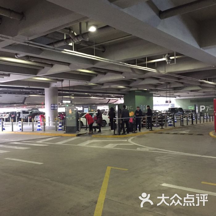 虹桥国际机场2号航站楼停车场-图片-上海爱车