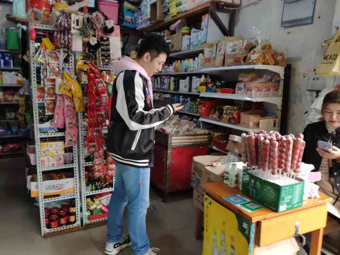 东二教附近有没有便利店大学生小卖部大学小卖部晚上大学内的小卖部