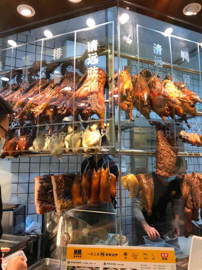创膳金牌烧鹅"看着他们家装修,一直不知道是什么,现在终.