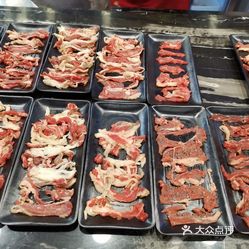 玉州区  大润发  皇室经典鲜牛肉火锅自助餐厅 这家店应该是玉林首家