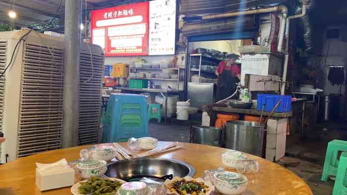 老院子肥肠鸡(小苑路店)-"地址:观音桥 不太好找环境