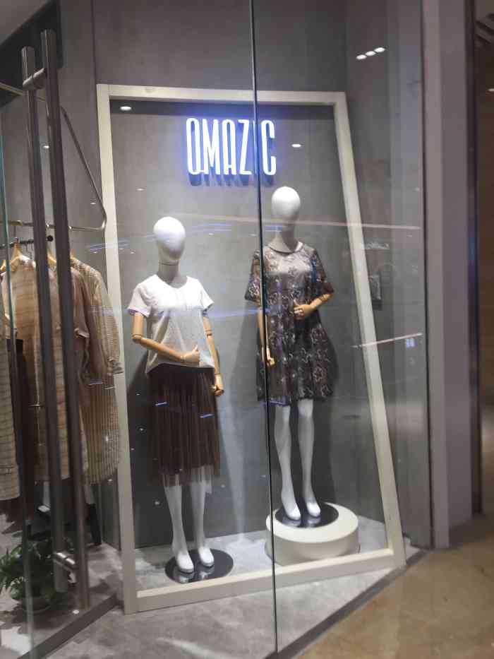 打分 #2019橙心同行# omazic奥玛丽琪女装 金狮广场2楼,一家高级时尚