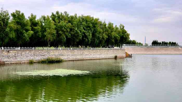 青龙湖公园-"青龙湖公园位于北京市丰台区王佐镇,是丰台.