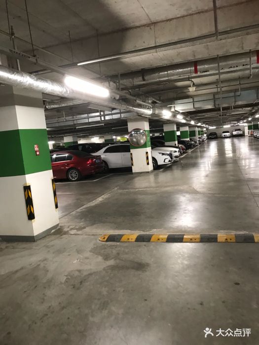 三里屯soho地下停车场(出入口)
