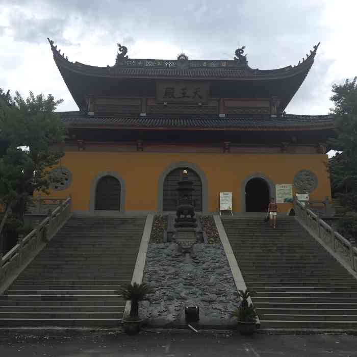 冠山寺-"去过几次,感觉一般般,只是上面的空气很好.