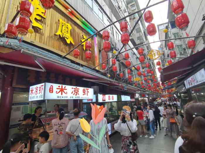 三圣宫美食文化街"在达州老城区比较出名的一条美食街,有一些.