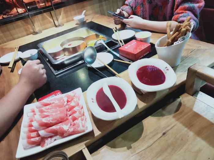 蜀栈重庆火锅(阳城县店[薄荷]环境 在一中后面,位置还是比较.