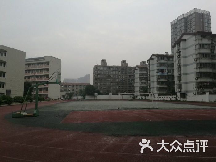 无锡市积余实验学校初中部操场图片 第2张