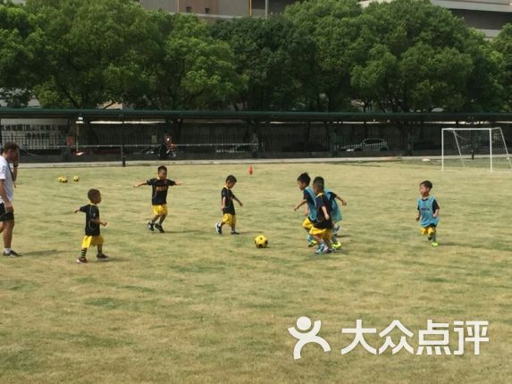 锐锴国际少儿足球培训(昆山店)