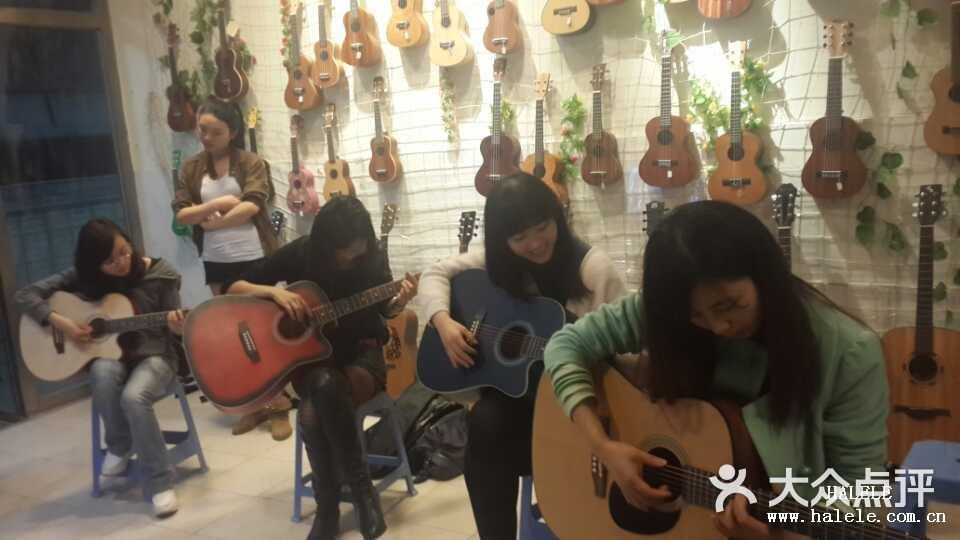 ukulele哈里里四弦公社222502bbecbb77l7i4bijo图片-北京吉他-大众