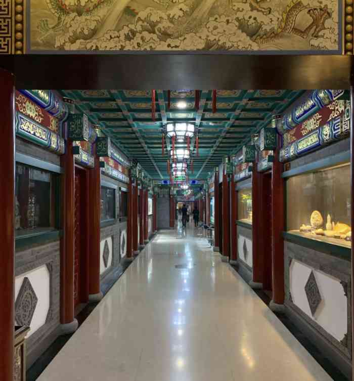 北京古玩城c座停车场,位于朝阳区华威南路弘善家园108号.