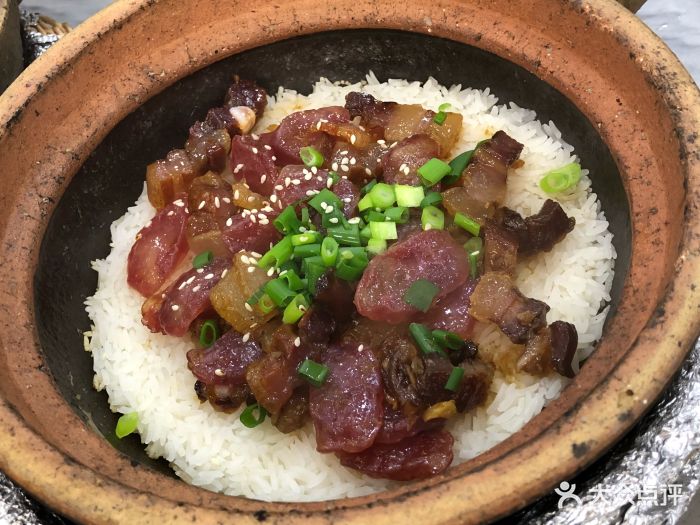 腊肠腊肉煲仔饭