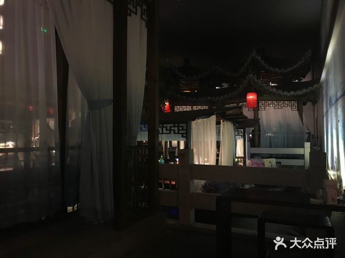 店内有船啊水啊什么的很多点这样搞就不觉得