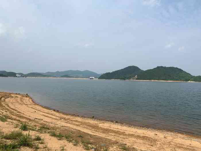 老虎潭水库-"是一个免费的景点,像千岛湖,可以拍出.