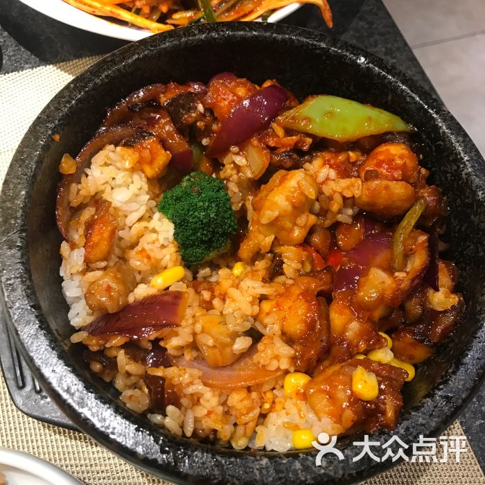 石锅鸡肉蘑菇香菇石锅拌饭