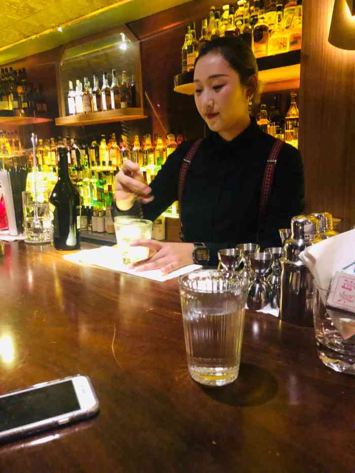 心烦意乱喝两杯清醒一下,越喝越醉.