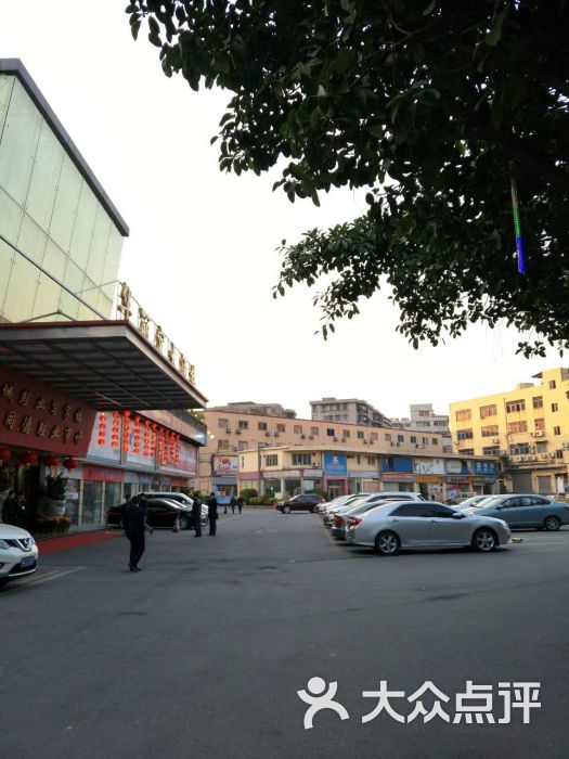 华丽宫大酒楼停车场场地图片 - 第2张