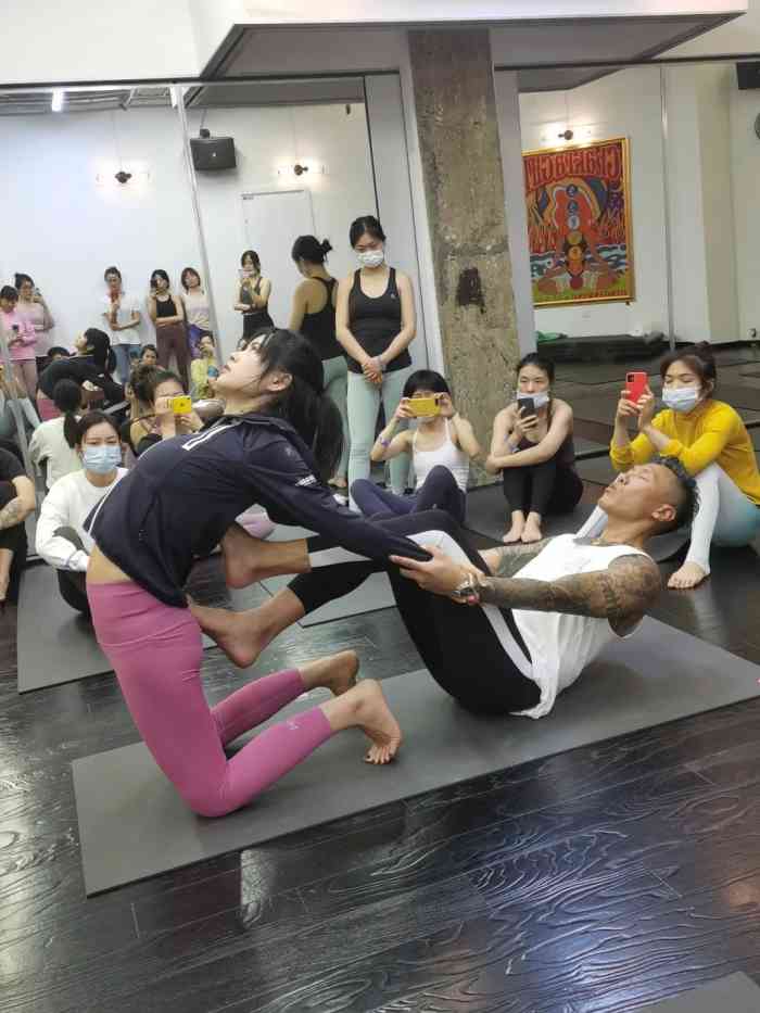 maniyoga曼逸瑜伽浦东八佰伴店