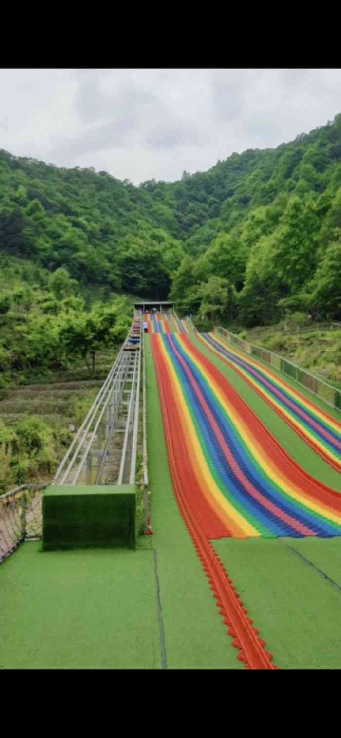 现在好几年没去了,变化非常大,新增加了很多游乐项目,彩虹滑道,网红