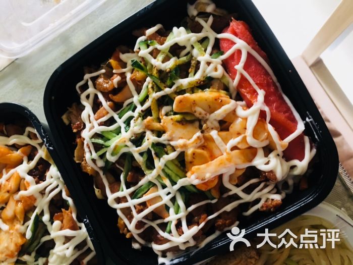 沙拉烤肉饭