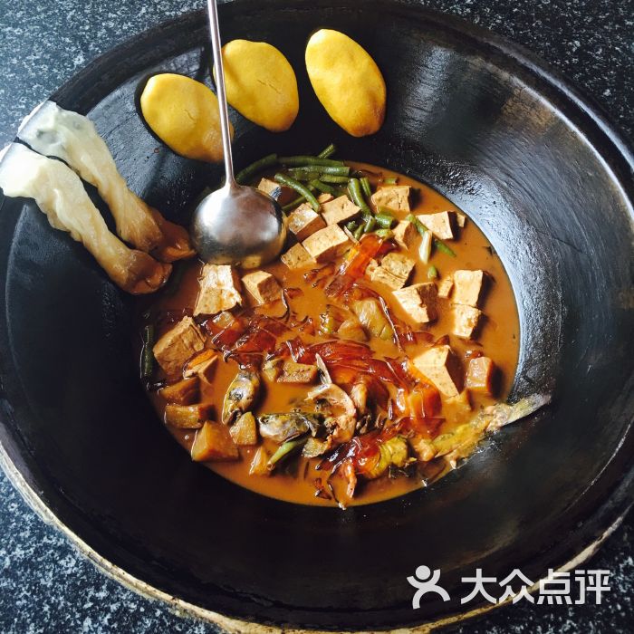 白洋淀锅里口灶台鱼(白洋淀土著人的炖鱼馆)图片 第2张