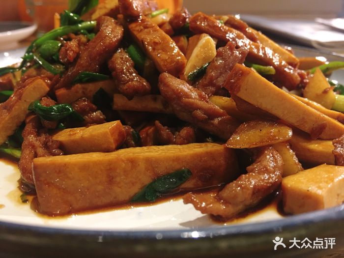 半山小馆plus(龙湖滨江天街店)私房牛肉炒香干图片 第3张