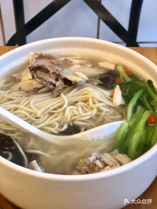 砂锅土鸡汤面