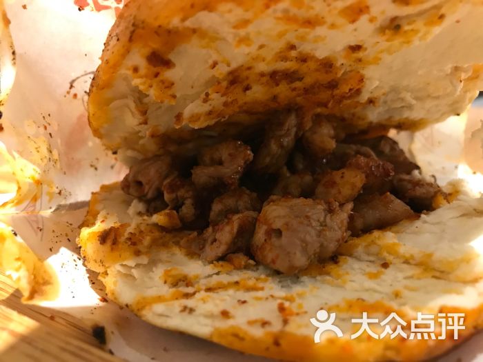 烤羊肉夹饼