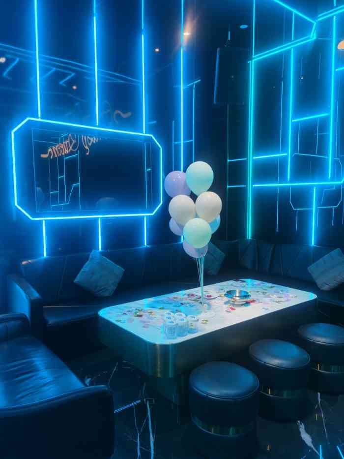 布兰卡·纯k(中天健店"算是兰州比较高端的ktv,在中天健.寒冷.