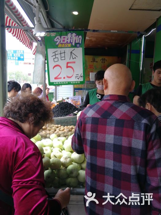 位置:镇江路菜市场往北一点点,距离体育街.-兴