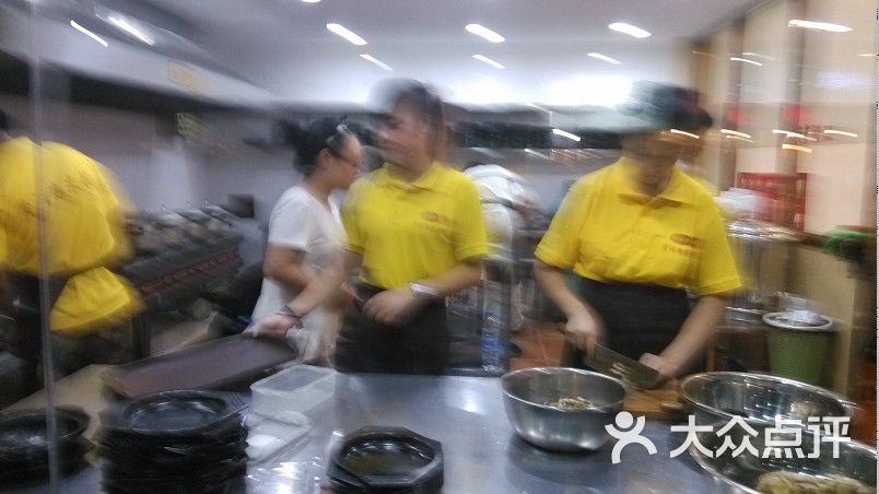 黄焖鸡米饭(青岛路总店)厨房图片 - 第4张