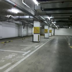 高新万达广场地下停车场