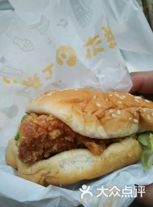 华莱士(百姓店)香辣鸡腿汉堡包图片 - 第1张