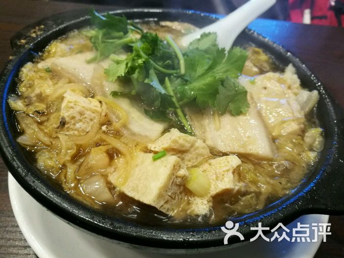 酸菜冻豆腐五花肉砂锅