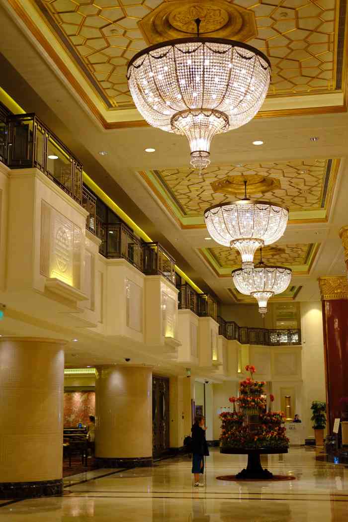 大堂酒廊(中国大饭店"参加了新年做蛋糕的活动,奶油的品质特别好.