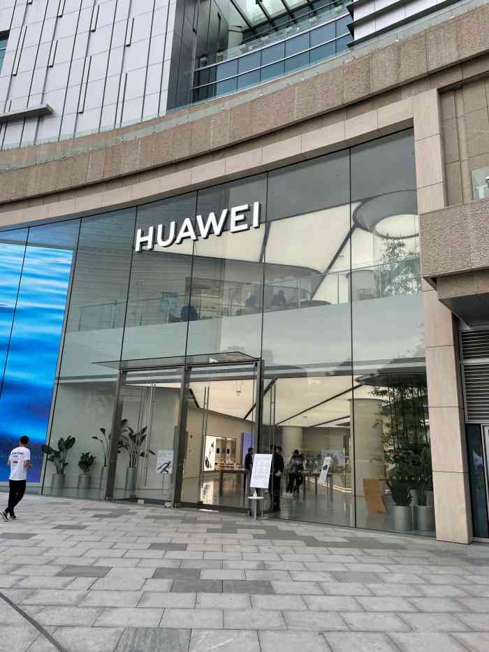 华为旗舰店(万象城店)-"万象城2期新开了一家华为体验