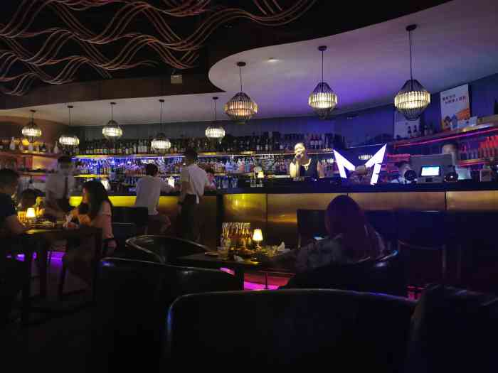 mimosa lounge-"还不错的酒吧,只是晚上放的音乐还了.