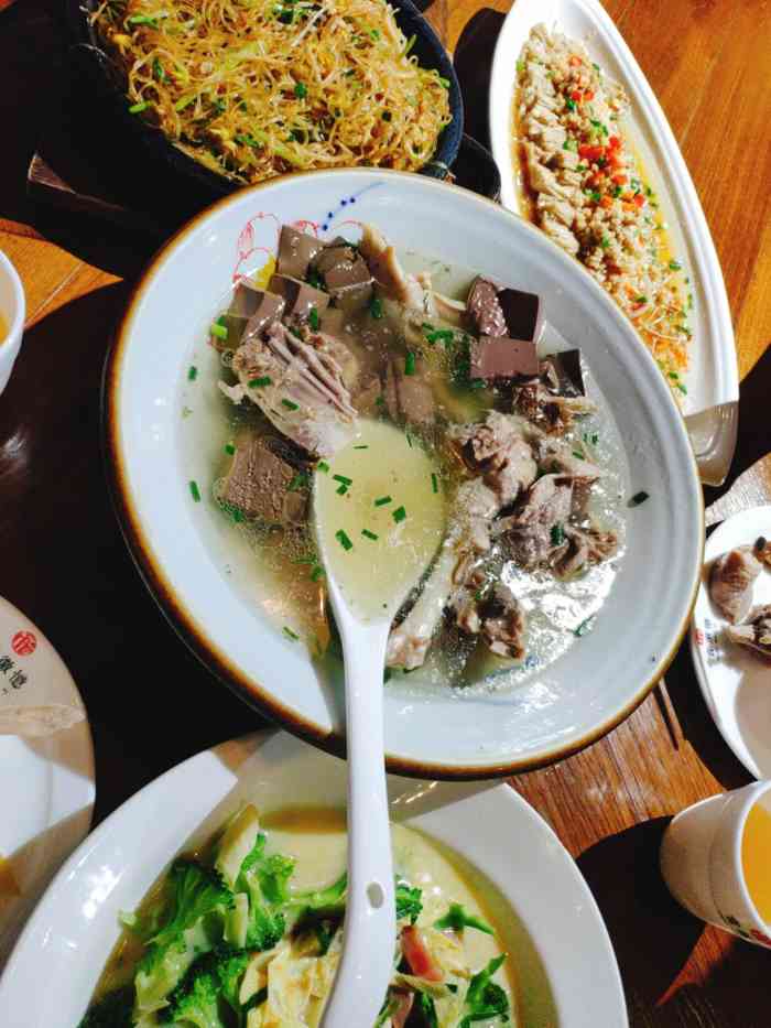 徽州食苑(sm广场店"老鹅汤挺鲜的 点了小份量也很大 把汤都喝.