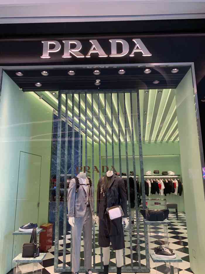 prada(万象城店)-"在miuccia接手之际,prada仍是."