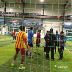 搜客室内足球馆停车场
