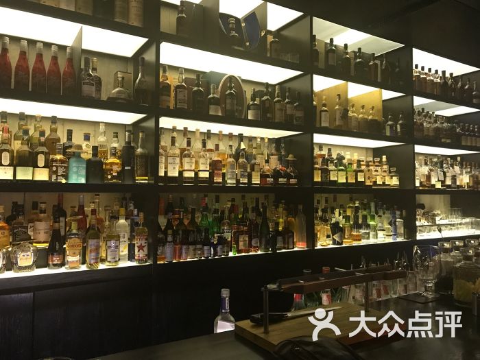 ug高宅.威士忌酒吧吧台图片 - 第2张