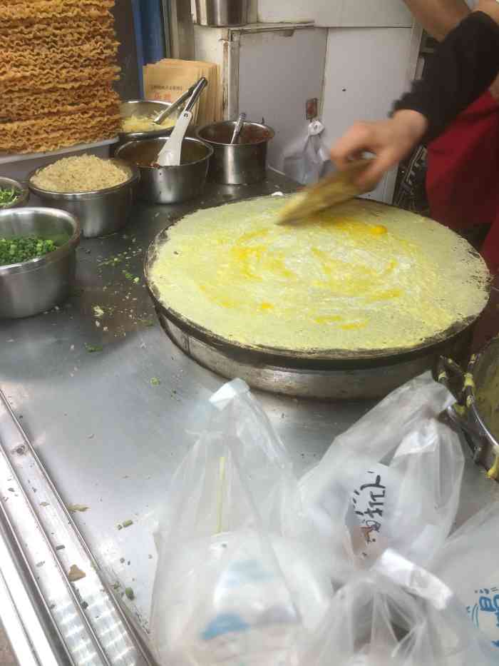 宋大姐正宗山东杂粮煎饼-"夫妻店应该[爱] 同事推荐的一家早餐店.