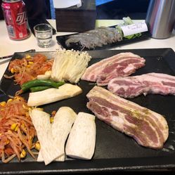 八色烤肉人均_烤肉拌饭图片(3)