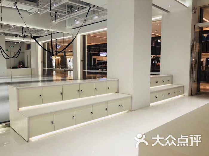 Refit Bungee Studio蹦极训练营