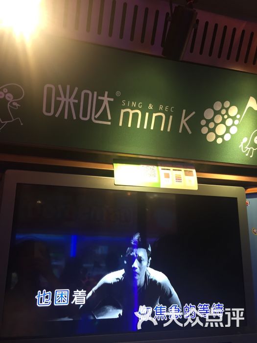 貌不惊人的一家街头玩具店。西湖万达三楼。