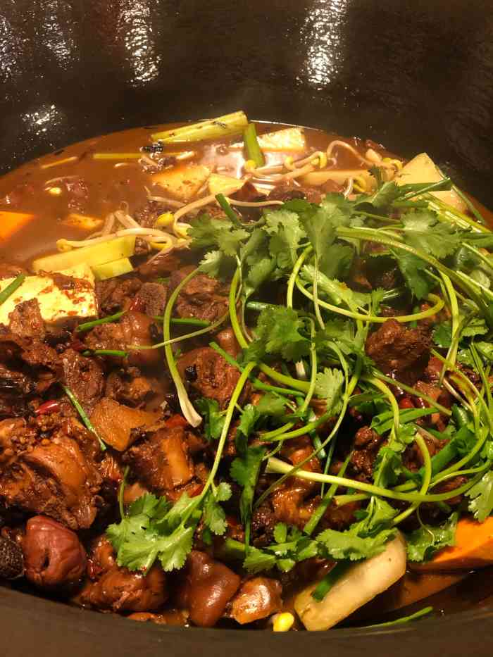 农家特色一锅炖-"火爆的不得了,一大锅排骨炖鸡味道好