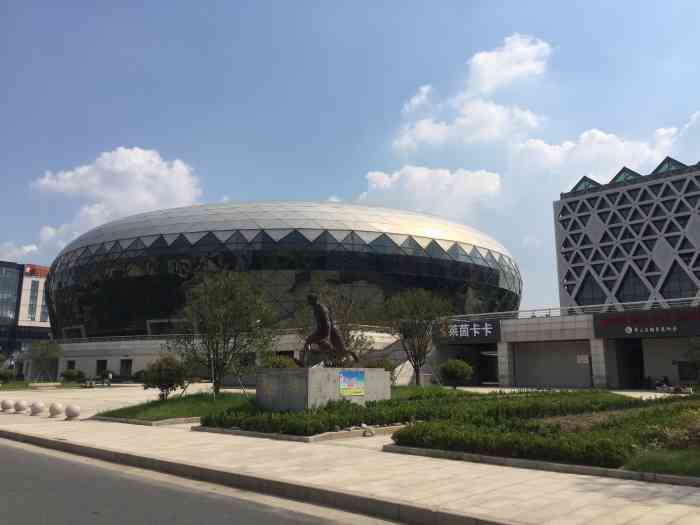 瓜沥镇文体中心-"早上10点才开门…体育馆也只找到了羽毛球.